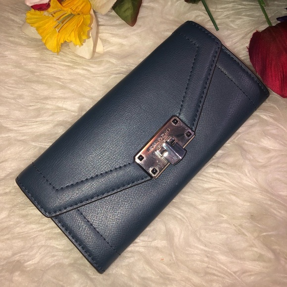 🦋 EUC MK Long Wallet 🦋 - Picture 2 of 9